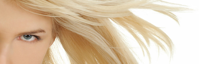 Testimonial Advergame: Donna bionda dai capelli lunghi